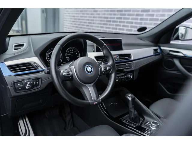BMW X1 xDrive25e High Executive 2022 Hybride Benzine 20