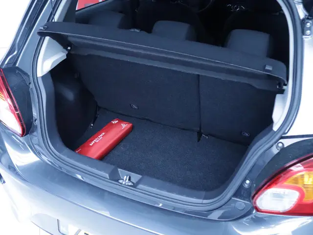 Mitsubishi Space Star 1.2 Connect+ 2024 Benzine 11