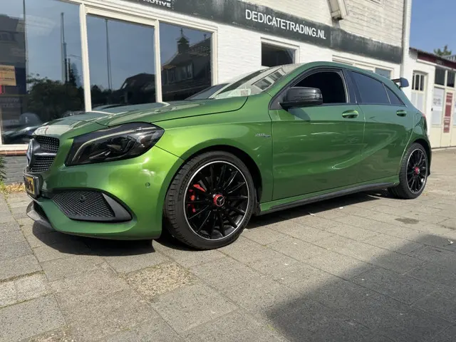 Mercedes-Benz A-Klasse 180 Bus. Sol. AMG 2017 Benzine 8