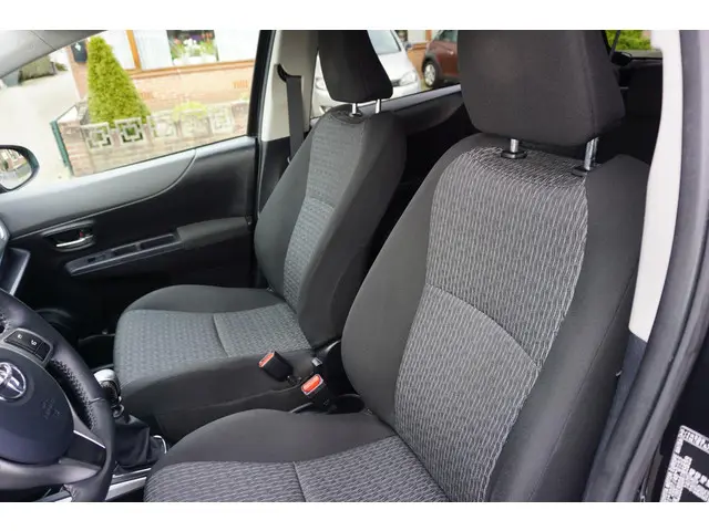 Toyota Yaris 1.3 VVT-i Aspiration 2014 Benzine 10