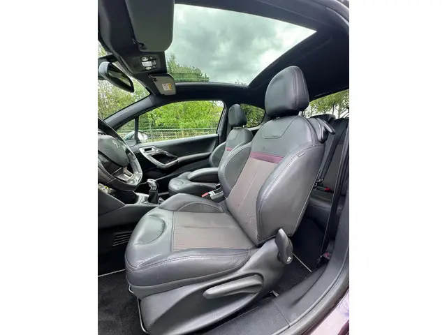 Peugeot 208 1.6 VTi XY /Navi/Trekhaak/ 2013 Benzine 18