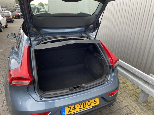 Volvo V40 1.6 T3 Kinetic 2012 Benzine 14