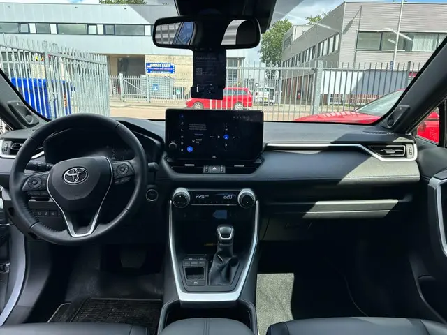Toyota RAV4 2.5 Hybrid Bi-Tone - Style 2024 Hybride Benzine 8