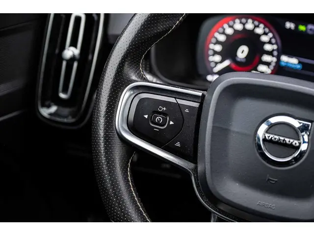 Volvo XC40 2.0 T4 R-Design 2019 Benzine 24