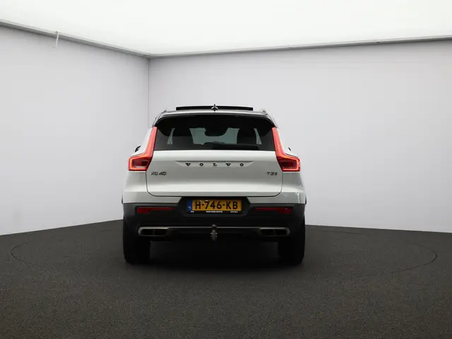Volvo XC40 T3 Automaat R-Design 2020 Benzine 30