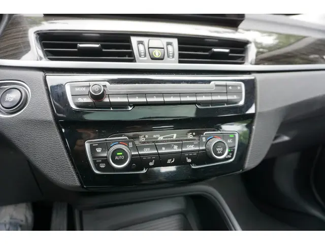 BMW X1 xDrive25e 2022 Hybride Benzine 15