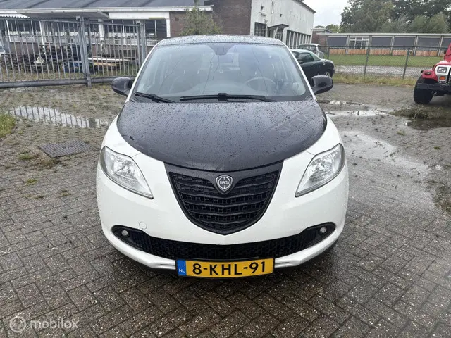 Lancia Ypsilon 2