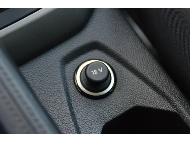 Volkswagen Polo 1.0 TSI Highline Business R 2021 Benzine 54
