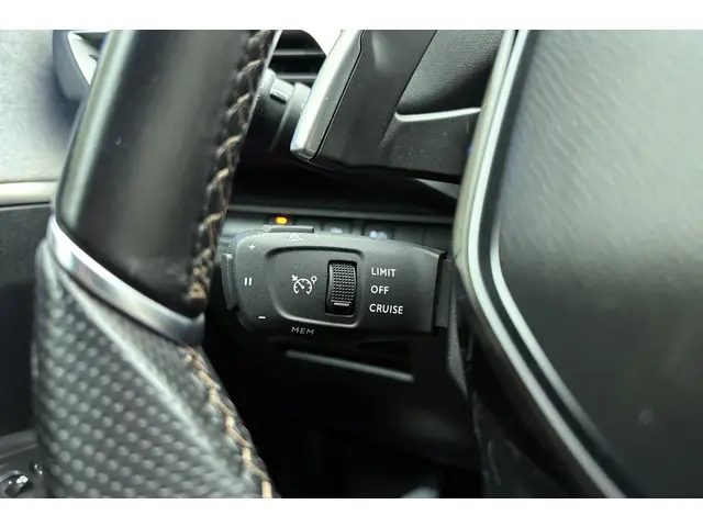 Peugeot 3008 1.6 HYbrid 225 GT 2021 Hybride Benzine 27