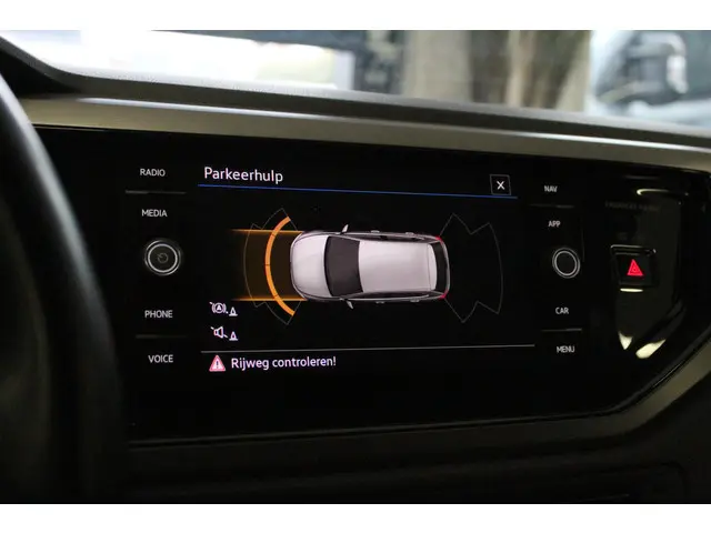 Volkswagen Polo 1.0 TSI Comfortline 2021 Benzine 18