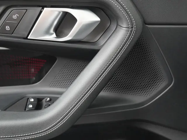 BMW 2 Serie Coupé 218i 2024 Benzine 18