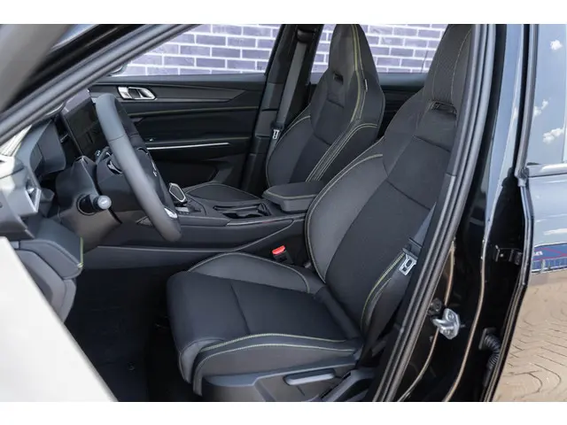 Lynk & Co 01 1.5 Core 2025 Hybride Benzine 23