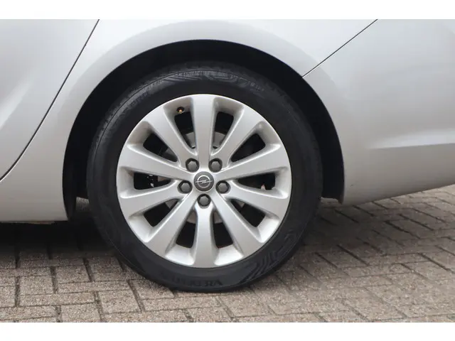 Opel Astra Sports Tourer 1.4 Turbo Cosmo 2012 Benzine 27