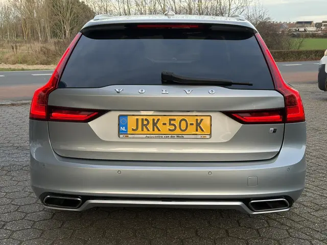 Volvo V90 2.0 T8 AWD R-Design 2018 Hybride Benzine 10