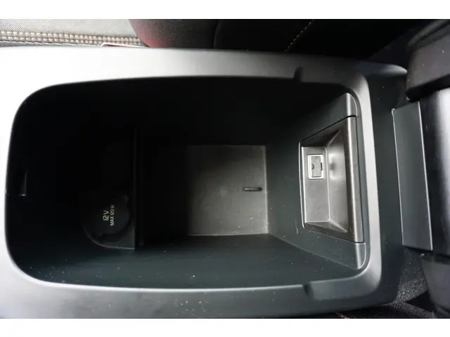 Volvo V40 Cross Country 1.6 T4 Momentum 2014 Benzine 28