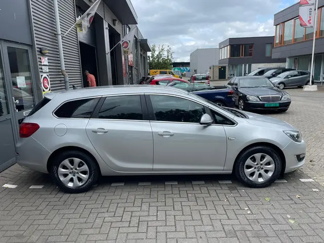 Opel Astra Sports Tourer 1.4 Turbo Business + 2013 Benzine 4