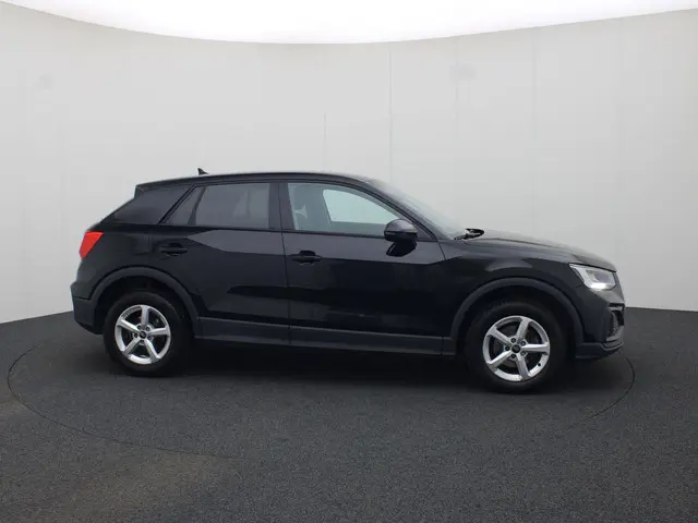 Audi Q2 3