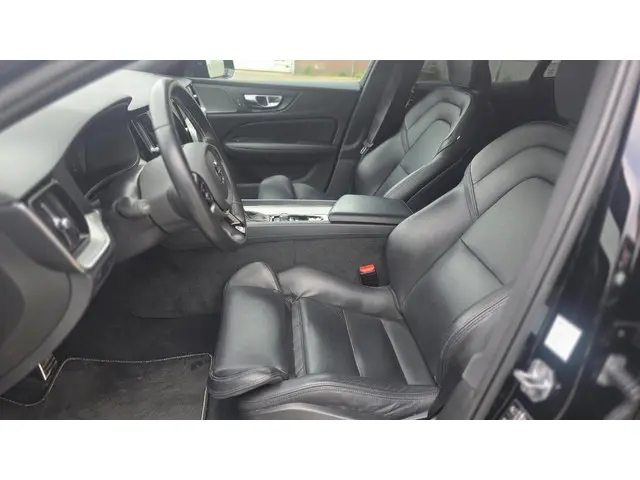 Volvo S60 2.0 T4 R-Design 2020 Benzine 10