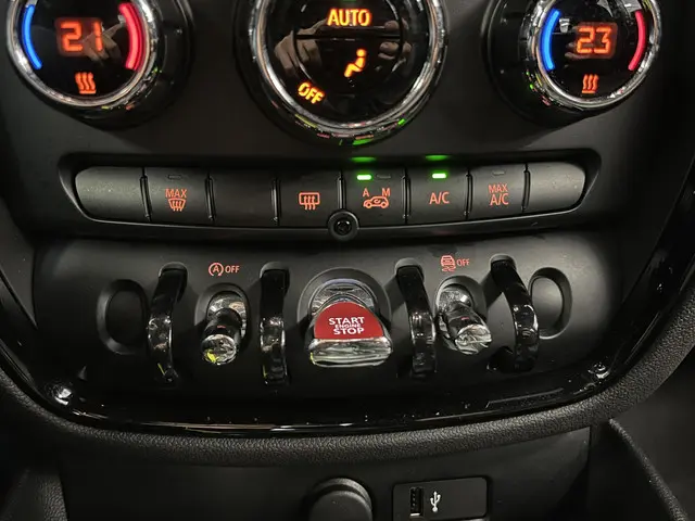 MINI Clubman 1.5 One Salt Business 2018 Benzine 32