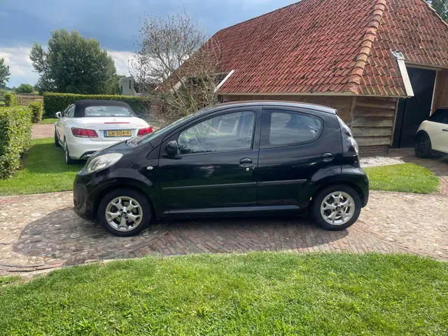 Citroën C1 1.0 Exclusive-Airco-LMV- 2012 Benzine 2