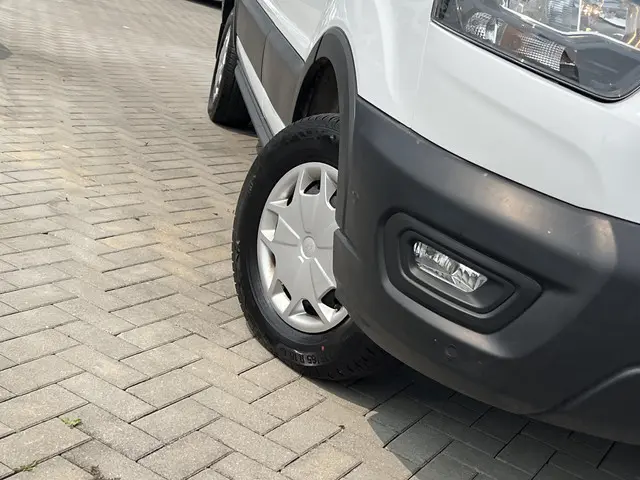 Ford E-Transit 3
