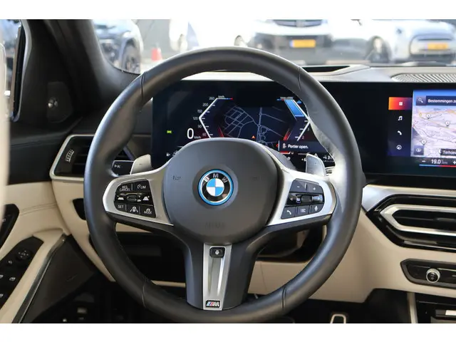 BMW 3 Serie Touring 330e xDrive 2024 Hybride Benzine 12