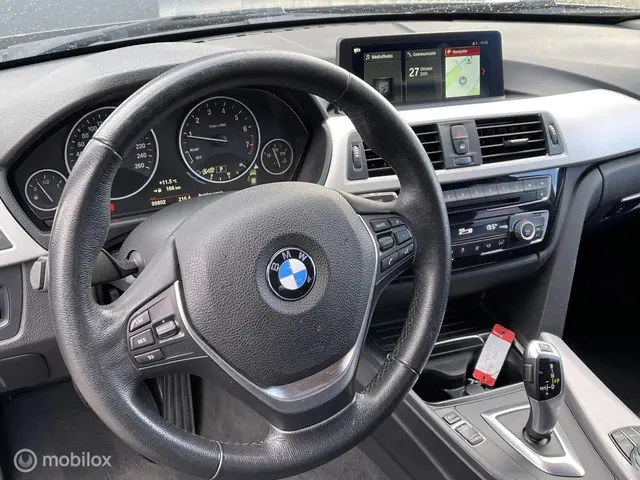 BMW 3 Serie 318i 2018 Benzine 14