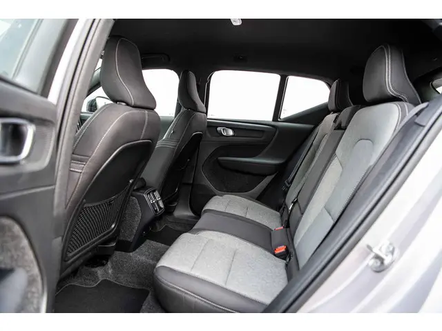 Volvo XC40 2.0 B4 Plus Dark 2025 Benzine 7