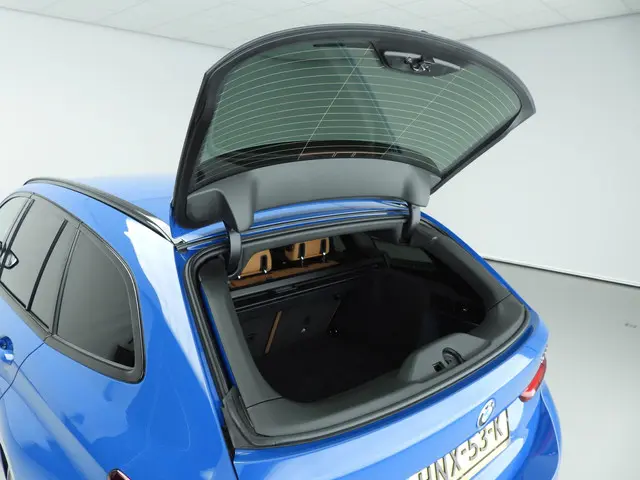 BMW 3 Serie Touring 330e 2024 Hybride Benzine 38