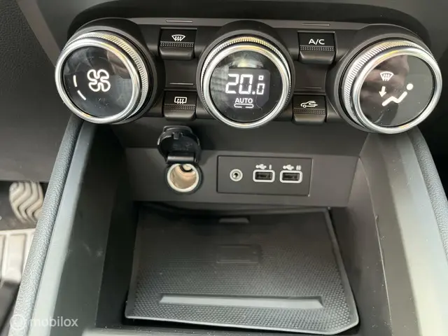 Mitsubishi Colt 1.0T MT Intense 2024 Benzine 17