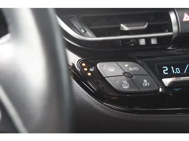 Toyota C-HR 2.0 Hybrid Style 2021 Hybride Benzine 30