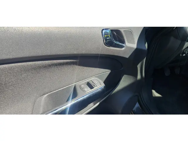 Opel Corsa 1.2-16V Berlin 2013 Benzine 18