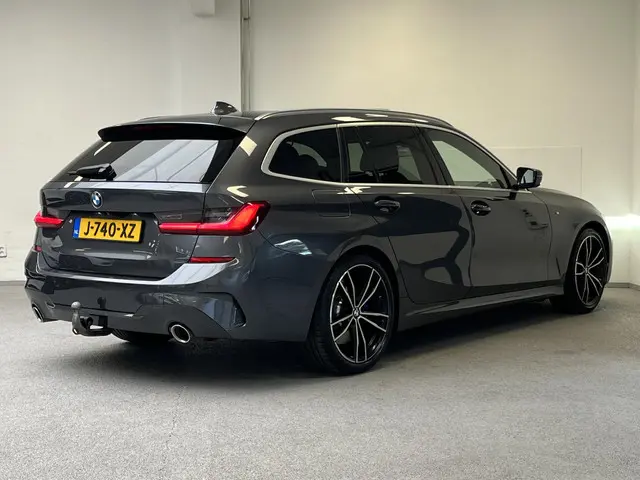 BMW 3 Serie Touring 330i xDrive M-sport 2019 Benzine 12