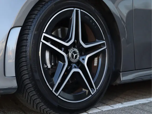 Mercedes-Benz A-Klasse 200 AMG-line 2019 Benzine 10