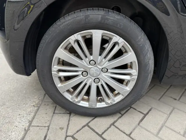 Peugeot 208 1.2 PureTech Allure 2018 Benzine 10