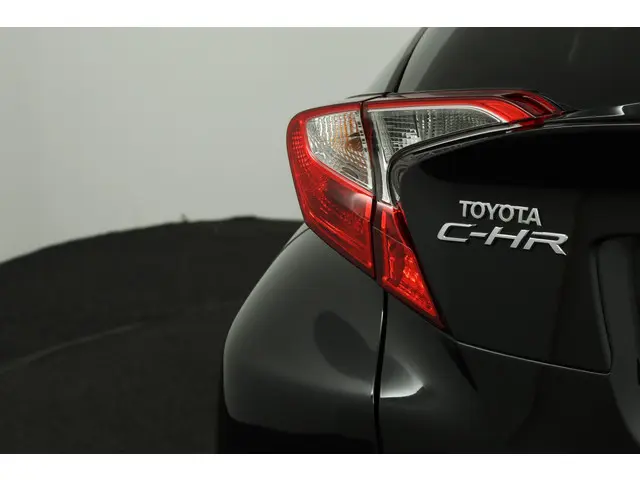 Toyota C-HR 1.8 Hybrid Executive 2017 Hybride Benzine 38