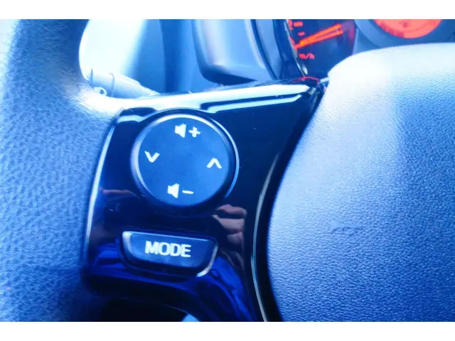 Peugeot 108 1.0 e-VTi Active 2015 Benzine 10