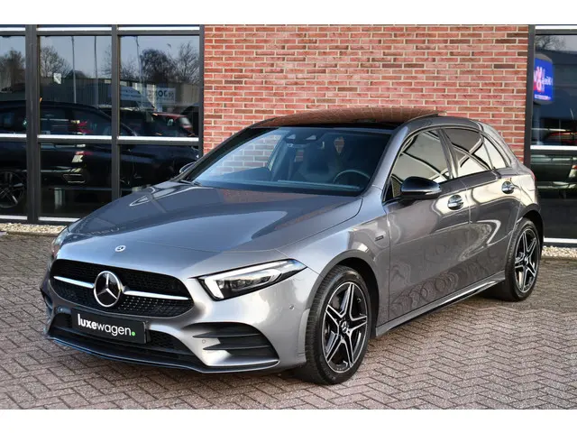 Mercedes-Benz A-Klasse 250 e AMG 2021 Hybride Benzine 54
