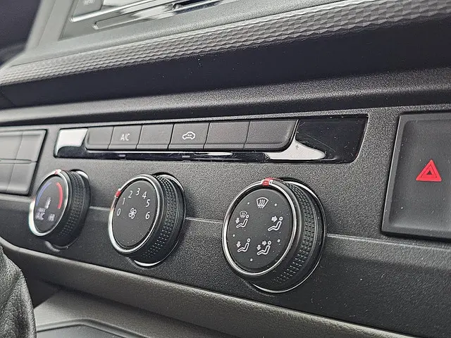Volkswagen Transporter 2.0 TDI 2022 Diesel 11