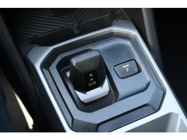 Dacia Duster Hybrid 140 Journey 2025 Hybride Benzine 18