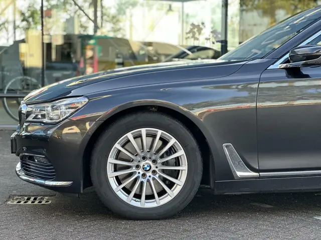 BMW 7 Serie 750i xDrive High Executive 2016 Benzine 24