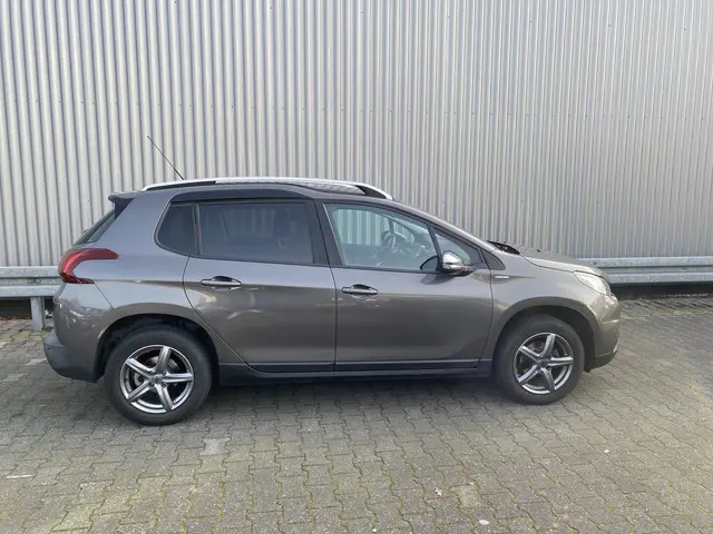 Peugeot 2008 1.2 PureTech Blue Lion 2018 Benzine 10