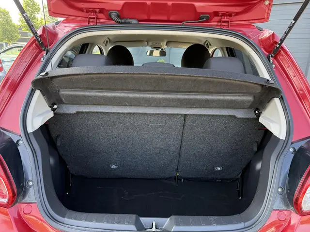 Mitsubishi Space Star 1.0 Intense 2013 Benzine 20