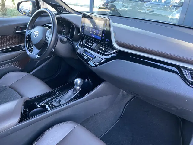 Toyota C-HR 1.8 Hybrid Executive 2018 Hybride Benzine 34