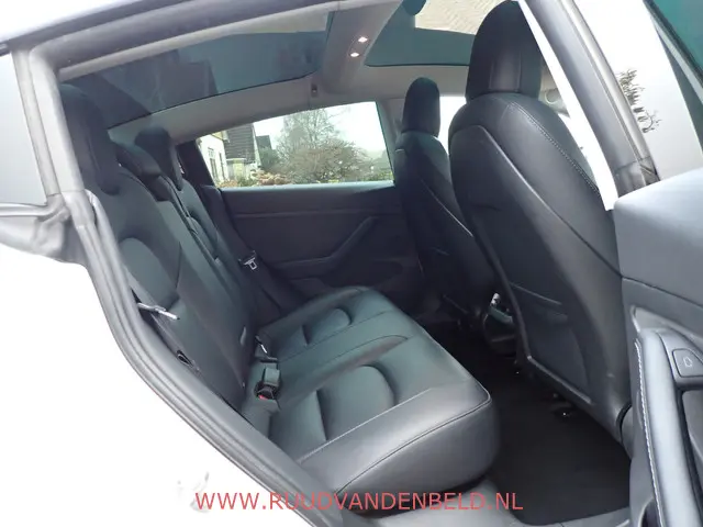 Tesla Model 3 SR+ 60kWh 2021 Elektrisch 19