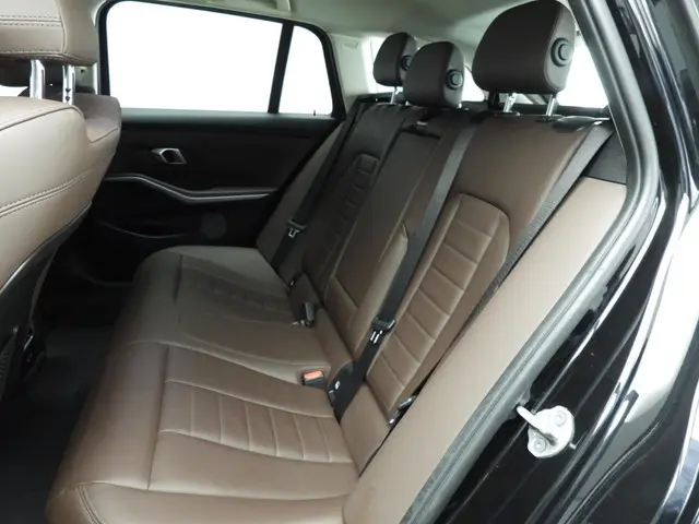 BMW 3 Serie Touring 320e 2023 Hybride Benzine 8