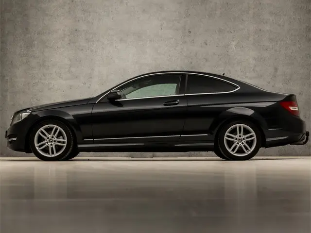 Mercedes-Benz C-Klasse Coupé 180 AMG Sport 2012 Benzine 2