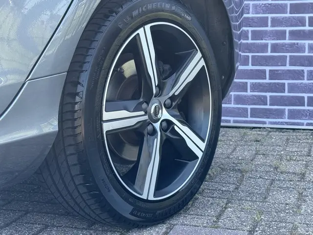 Volvo V40 2.0 D2 R-Design 2017 Diesel 9