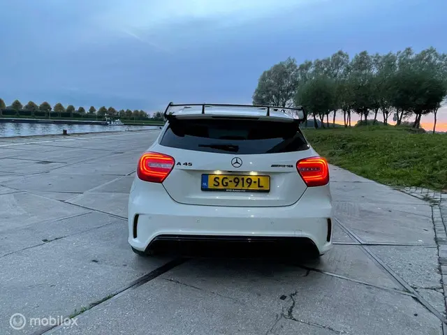 Mercedes-Benz A-Klasse 45 AMG 4MATIC 2014 Benzine 24