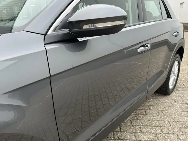 Volkswagen T-Roc 1.0 TSI Life 2023 Benzine 44